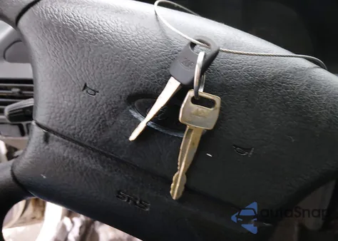 1995 Ford Escort z USA, uszkodzony, nr VIN 1FASP10J0SW326017